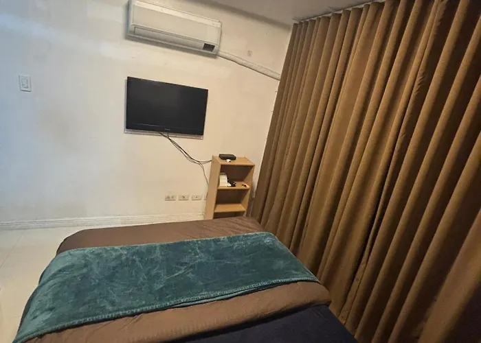A Place In Malate With Free Swimming Pool Access 民宿 马尼拉